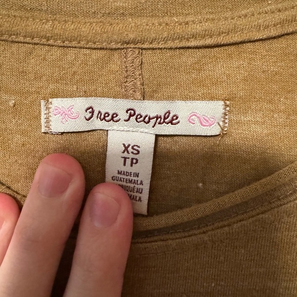 5/$55 !! 🔥 Free People Tan Ruched Sleeve Top - Picture 2 of 3